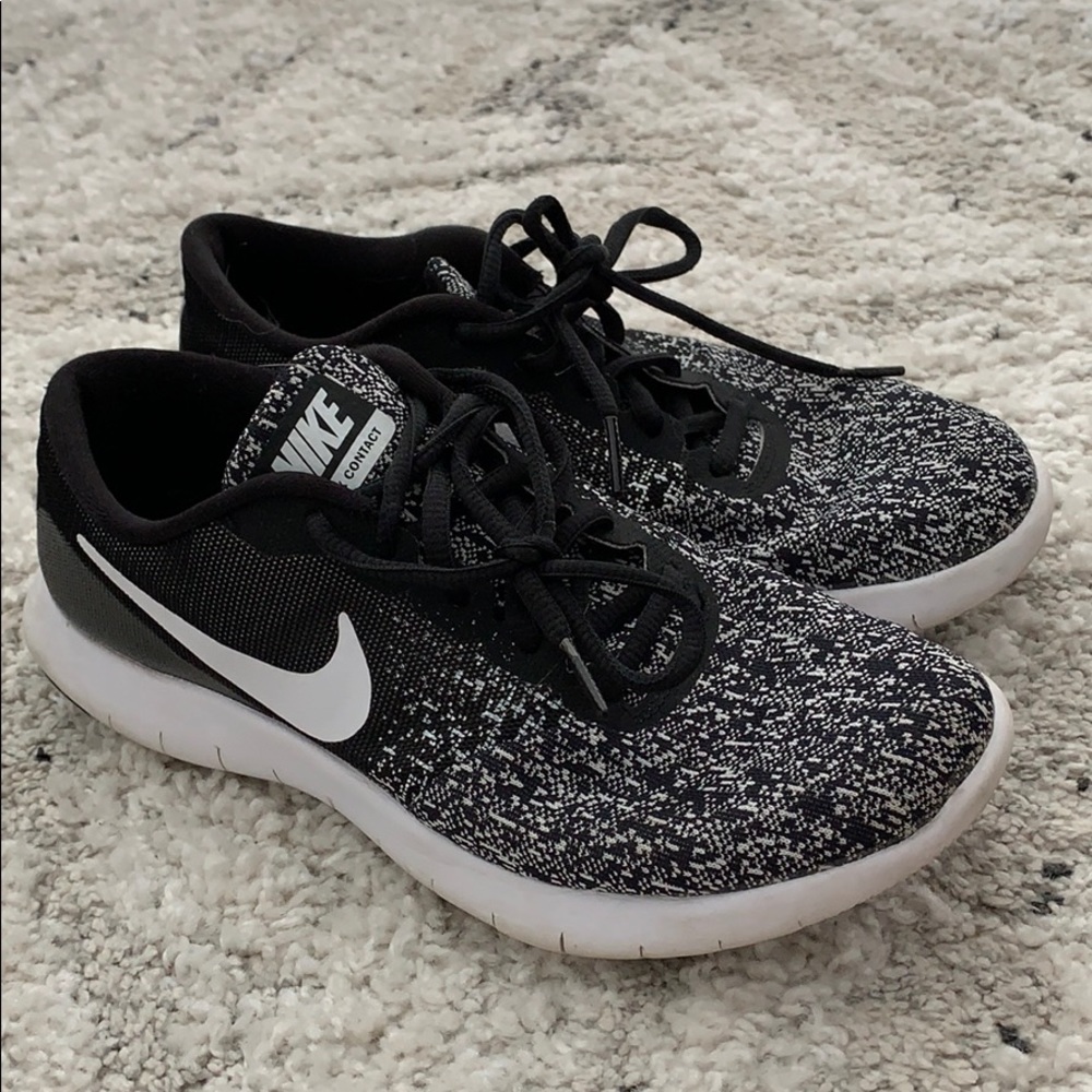 Nike sneakers women’s